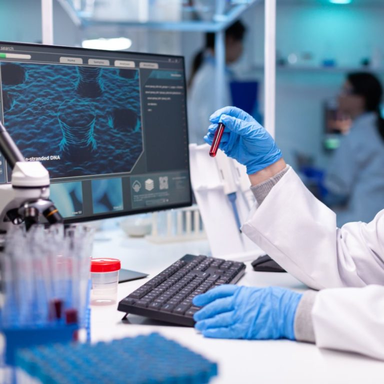 medical professional 1000x1000 28 1 768x768