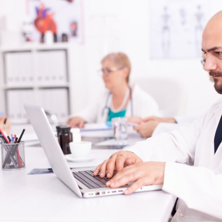 medical professional 1000x1000 32 768x768